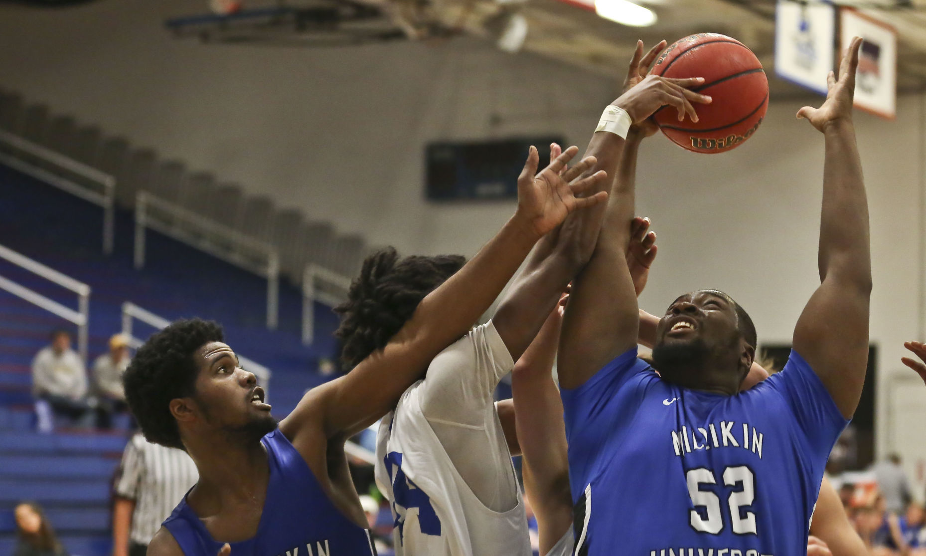 Millikin Mens Basketball 30 11.08.18.JPG
